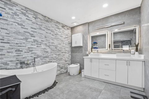 Casa en venta en Davie, Florida, 6 dormitorios, 288.74 m2 № 2081003 - foto 27