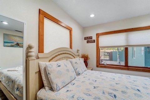 House in Sarasota, Florida 3 bedrooms, 157.93 sq.m. № 2317357 - photo 9
