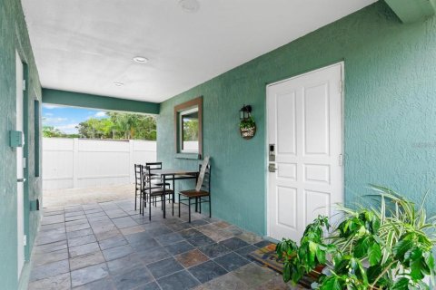 House in Sarasota, Florida 3 bedrooms, 157.93 sq.m. № 2317357 - photo 6