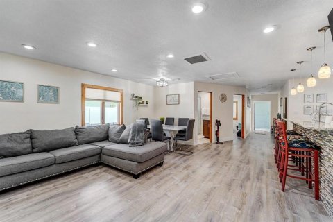 House in Sarasota, Florida 3 bedrooms, 157.93 sq.m. № 2317357 - photo 24