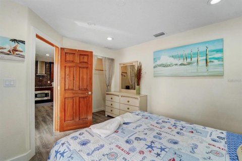 House in Sarasota, Florida 3 bedrooms, 157.93 sq.m. № 2317357 - photo 11
