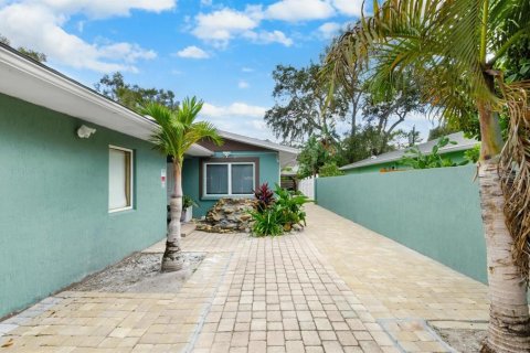 House in Sarasota, Florida 3 bedrooms, 157.93 sq.m. № 2317357 - photo 3