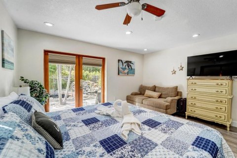 House in Sarasota, Florida 3 bedrooms, 157.93 sq.m. № 2317357 - photo 28