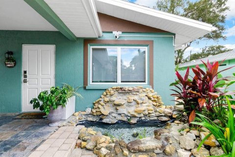 House in Sarasota, Florida 3 bedrooms, 157.93 sq.m. № 2317357 - photo 5