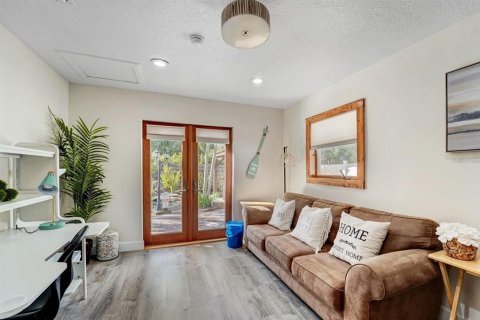 House in Sarasota, Florida 3 bedrooms, 157.93 sq.m. № 2317357 - photo 15