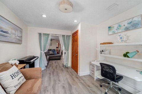 House in Sarasota, Florida 3 bedrooms, 157.93 sq.m. № 2317357 - photo 17