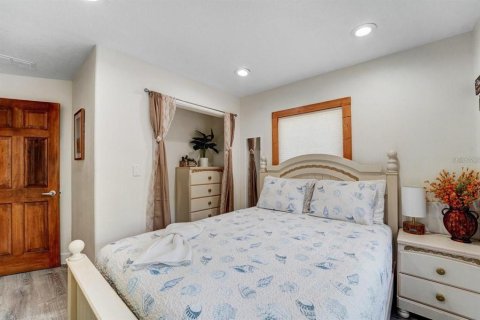 House in Sarasota, Florida 3 bedrooms, 157.93 sq.m. № 2317357 - photo 8