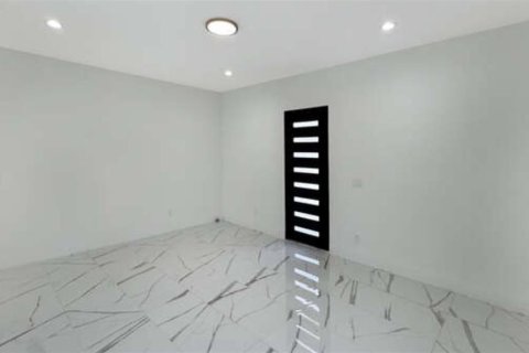 Villa ou maison à vendre à Apopka, Floride: 3 chambres, 185.8 m2 № 2124651 - photo 4