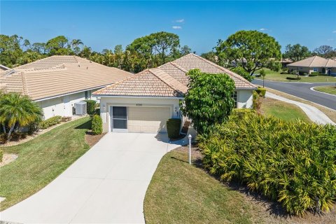 House in Englewood, Florida 2 bedrooms, 127.37 sq.m. № 2100306