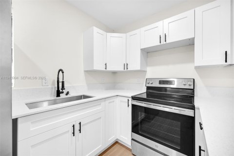 Propiedad comercial en venta en Miami, Florida, 171.68 m2 № 2000847 - foto 29