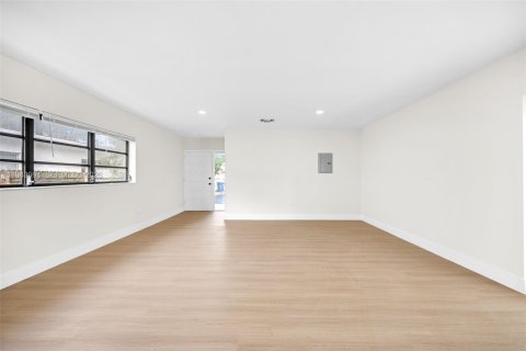 Propiedad comercial en venta en Miami, Florida, 171.68 m2 № 2000847 - foto 26