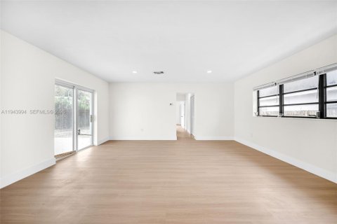 Propiedad comercial en venta en Miami, Florida, 171.68 m2 № 2000847 - foto 23