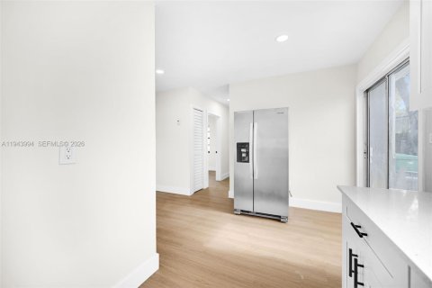 Propiedad comercial en venta en Miami, Florida, 171.68 m2 № 2000847 - foto 22