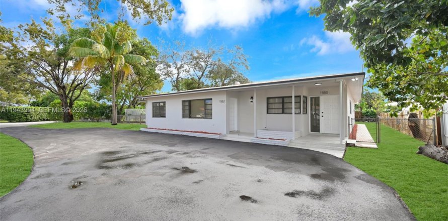 Propiedad comercial en Miami, Florida 171.68 m2 № 2000847