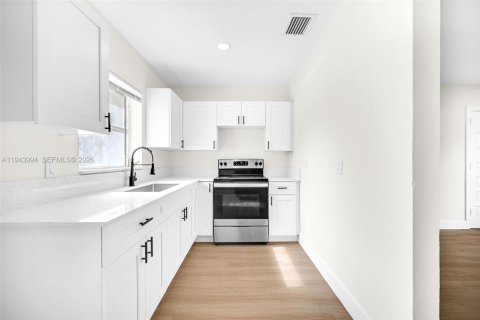 Propiedad comercial en venta en Miami, Florida, 171.68 m2 № 2000847 - foto 19