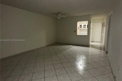 Condo in Miami, Florida, 2 bedrooms  № 1999385 - photo 5