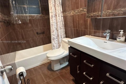 Condo in Miami, Florida, 2 bedrooms  № 1999385 - photo 6