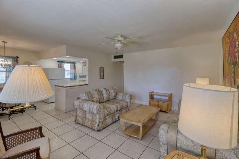 Condo in Sun City Center, Florida, 2 bedrooms  № 2113379 - photo 6