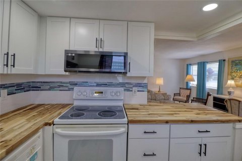 Condo in Sun City Center, Florida, 2 bedrooms  № 2113379 - photo 16