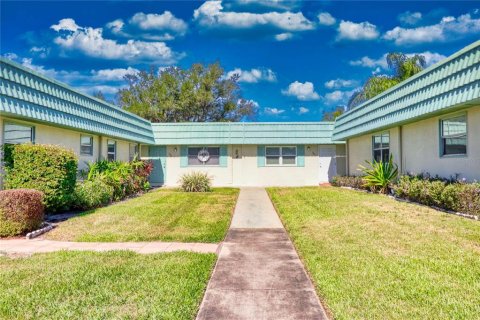 Condo in Sun City Center, Florida, 2 bedrooms № 2113379