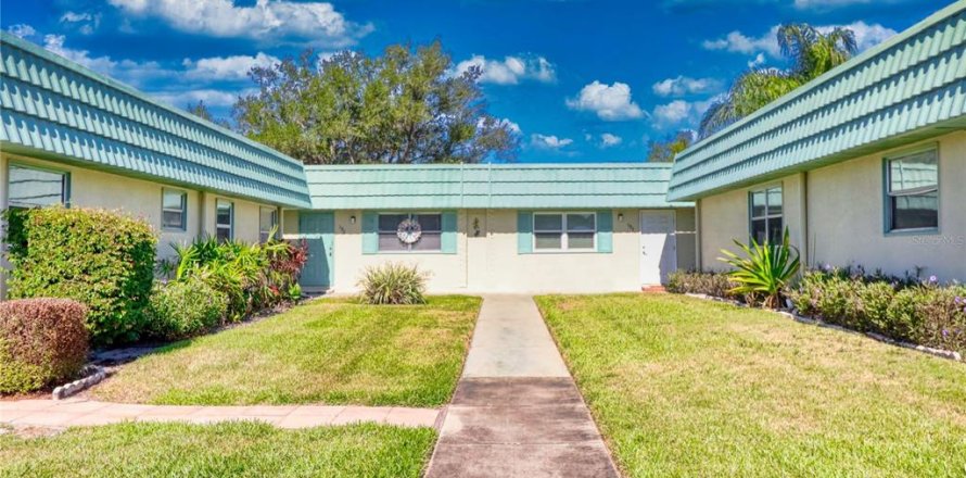 Condo in Sun City Center, Florida, 2 bedrooms  № 2113379