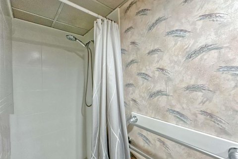 Condo in Sun City Center, Florida, 2 bedrooms  № 2113379 - photo 21