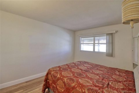 Condo in Sun City Center, Florida, 2 bedrooms  № 2113379 - photo 18