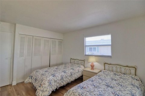 Condo in Sun City Center, Florida, 2 bedrooms  № 2113379 - photo 26