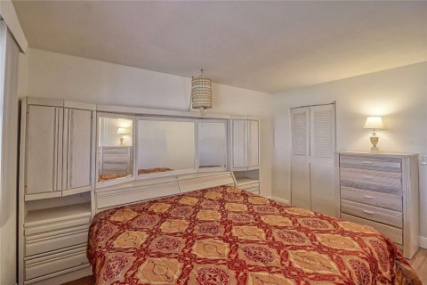 Condo in Sun City Center, Florida, 2 bedrooms  № 2113379 - photo 19