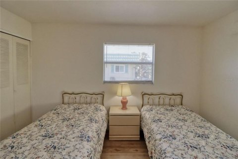 Condo in Sun City Center, Florida, 2 bedrooms  № 2113379 - photo 24
