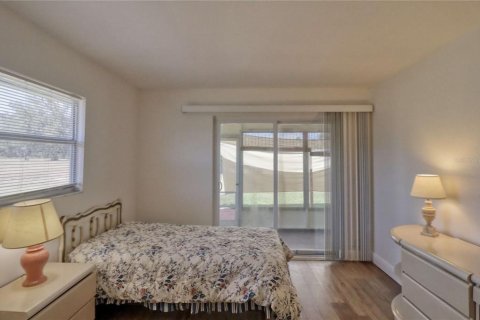 Condo in Sun City Center, Florida, 2 bedrooms  № 2113379 - photo 25