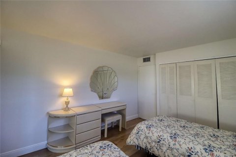 Condo in Sun City Center, Florida, 2 bedrooms  № 2113379 - photo 27
