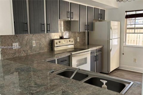 Adosado en venta en North Lauderdale, Florida, 2 dormitorios, 109.35 m2 № 1956186 - foto 17