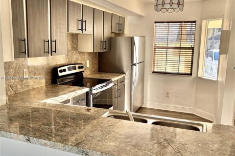 Adosado en venta en North Lauderdale, Florida, 2 dormitorios, 109.35 m2 № 1956186 - foto 1