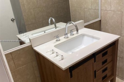 Adosado en venta en North Lauderdale, Florida, 2 dormitorios, 109.35 m2 № 1956186 - foto 16