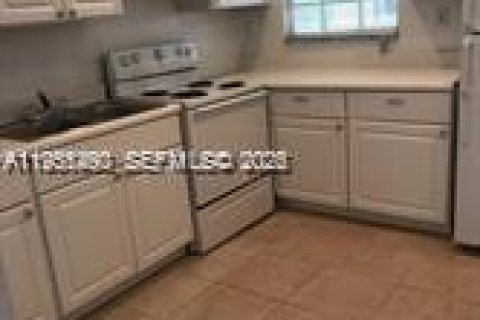 Casa en alquiler en Fort Lauderdale, Florida, 3 dormitorios, 95.22 m2 № 2010260 - foto 3