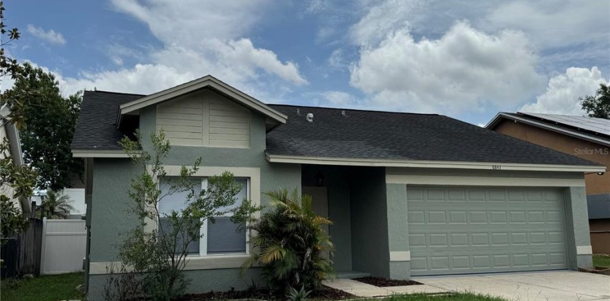 Villa ou maison à Kissimmee, Floride 3 chambres, 119.19 m2 № 2157944