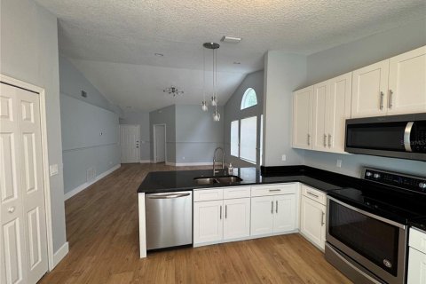 Villa ou maison à louer à Kissimmee, Floride: 3 chambres, 119.19 m2 № 2157944 - photo 4