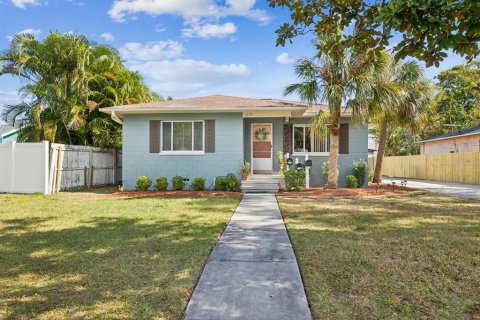 Casa en venta en Saint Petersburg, Florida, 5 dormitorios, 264.49 m2 № 1609832 - foto 2