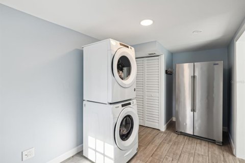 Casa en venta en Saint Petersburg, Florida, 5 dormitorios, 264.49 m2 № 1609832 - foto 6