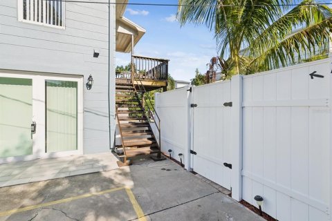 Casa en venta en Saint Petersburg, Florida, 5 dormitorios, 264.49 m2 № 1609832 - foto 19