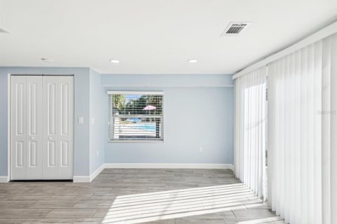 Casa en venta en Saint Petersburg, Florida, 5 dormitorios, 264.49 m2 № 1609832 - foto 10