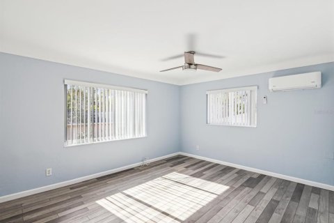 Casa en venta en Saint Petersburg, Florida, 5 dormitorios, 264.49 m2 № 1609832 - foto 28