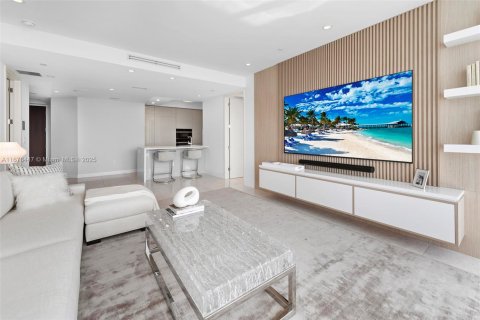 Condo in Miami Beach, Florida, 2 bedrooms  № 2013281 - photo 29