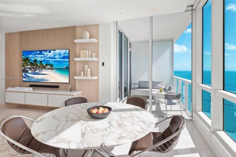 Condo in Miami Beach, Florida, 2 bedrooms  № 2013281 - photo 30
