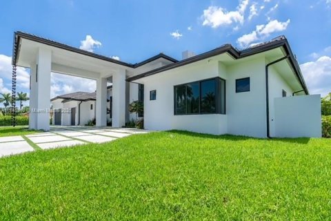 House in Miami, Florida 5 bedrooms, 413.32 sq.m. № 1936741 - photo 10