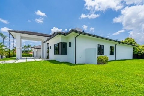 House in Miami, Florida 5 bedrooms, 413.32 sq.m. № 1936741 - photo 13