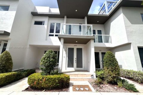 Таунхаус в LANDMARK в Дорал, Флорида 3 спальни, 159.79м2 № 2049184