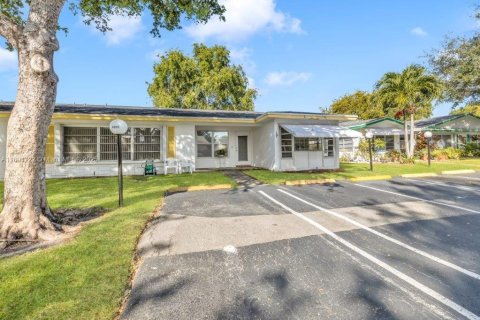 Condo in Plantation, Florida, 2 bedrooms  № 1943888 - photo 17