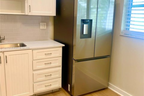 Condo in Plantation, Florida, 2 bedrooms  № 1943888 - photo 2
